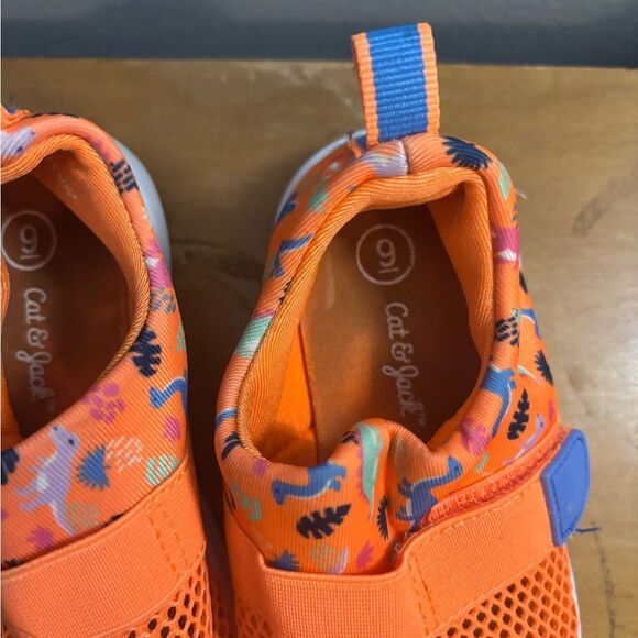 Bundle of 2 kids sneakers size 9 EUC Vibrant Orange/ grey cat & jack - Picture 4 of 7